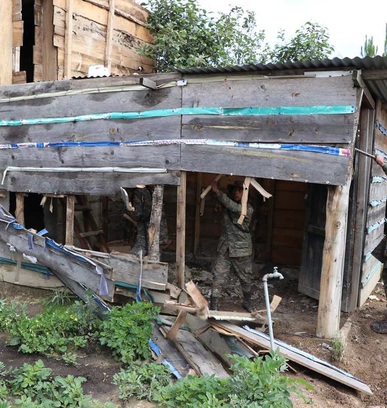 En operativos por estado de sitio en Ixchiguán y Tajumulco, soldados destruyeron bunkers que supuestamente eran utilizados por narcotraficantes. (Foto Prensa Libre: Estuardo Paredes)
