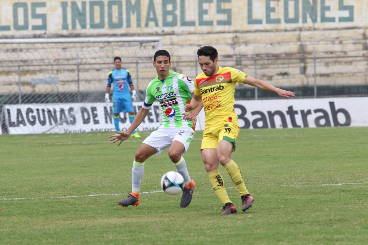 Marquense tomó el control en el segundo tiempo del partido frente Antigua. (Foto Prensa Libre: Raúl Juárez)