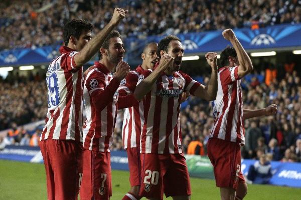 El Atlético se proclamaría campeón con dos empates en sus últimos juegos. (Foto Prensa Libre: AP)