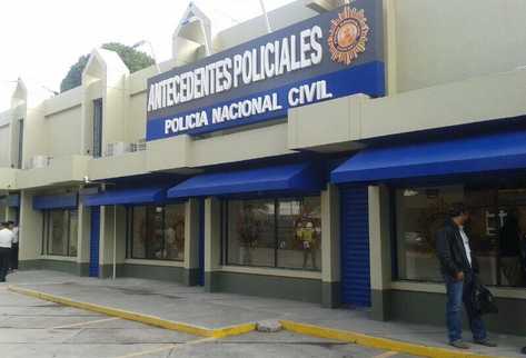 Sede de emisión de antecedentes policíacos en zona 9. (Foto Prensa Libre: Mingob)
