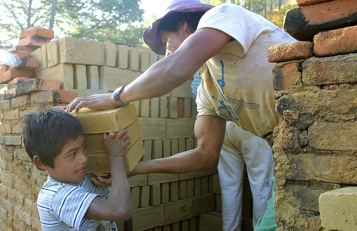 Unos 700 mil menores trabajan en Guatemala según cálculos de organizaciones internacionales. (Foto Prensa Libre: Hemeroteca PL)