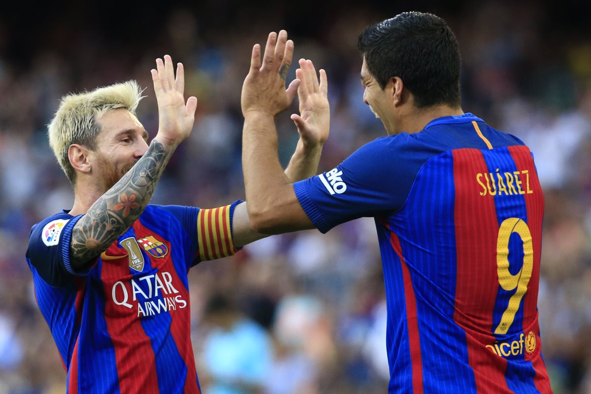 Lionel Messi y Luis Suárez fueron las grandes figuras del contundente triunfo del Barcelona (Foto Prensa Libre: AFP)