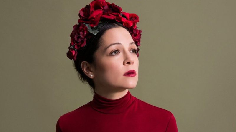 La mexicana Natalia Lafourcade editó este año un disco llamado "Musas", donde interpreta "Qué he sacado con quererte" de Violeta Parra. (Sony Music).