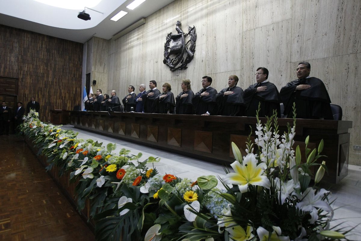 Ranulfo Rafael Rojas asume la presidencia de la CSJ y el OJ en un acto celebrado este martes en la Sala de Vistas de la Corte. (Foto Prensa Libre: Paulo Raquec)
