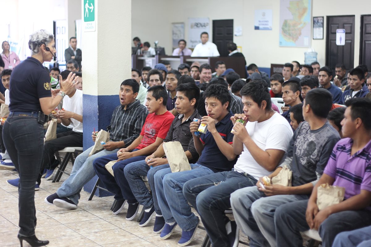 Entre enero y agosto pasado las autoridades estadounidenses deportaron a 21 mil 481 guatemaltecos. (Foto Prensa Libre: Hemeroteca PL)