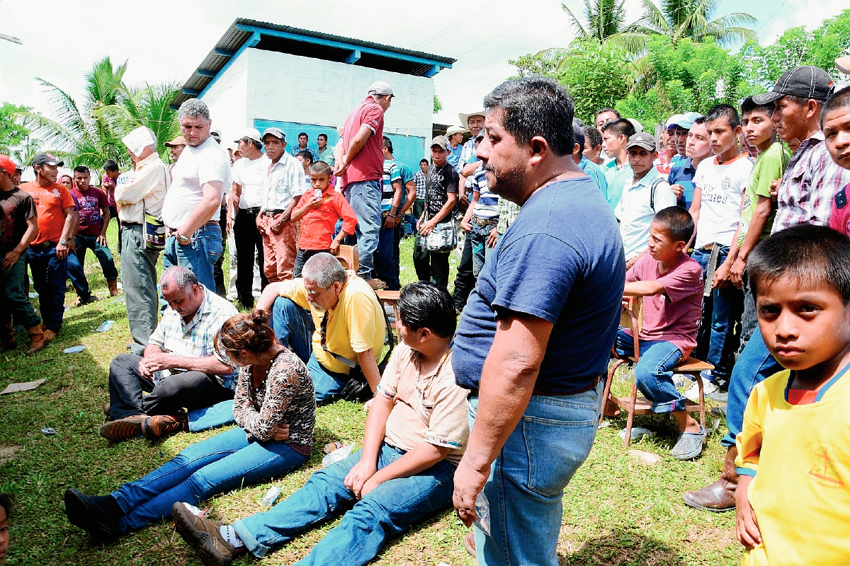 Los siete liberados estuvieron  por más de 30 horas retenidos en la comunidad La Unión. (Foto Prensa Libre: Eduardo Sam)