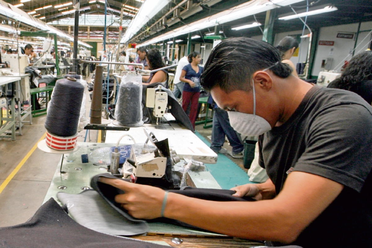 El ejecutivo decidirá sobre el salario mínimo, luego que no hubo acuerdo entre empleados y empleadores.(Fotografía Prensa Libre:  Hugo Navarro)