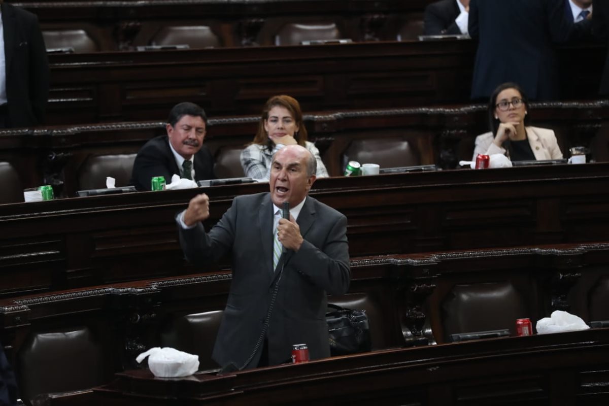 Mario Taracena señaló que las reformas están estancadas porque los diputados quieren revivir el transfuguismo. (Foto Prensa Libre: Esbín García)