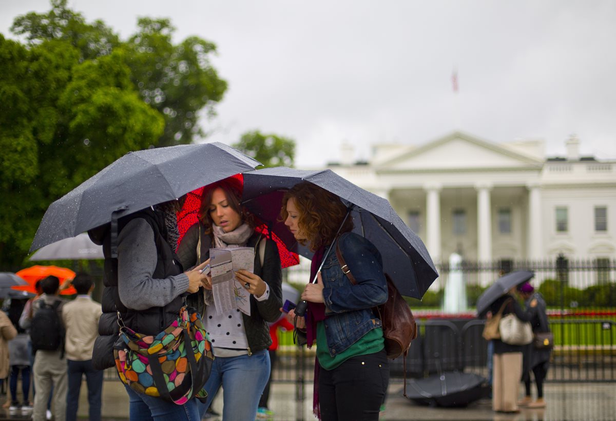 La esperanza de vida mundial aumentó cinco años entre el 2000 y el 2015, según la OMS. (Foto Prensa Libre: AP).