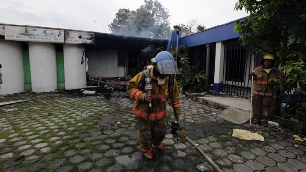 Algunos edificios acabaron incendiados. AFP