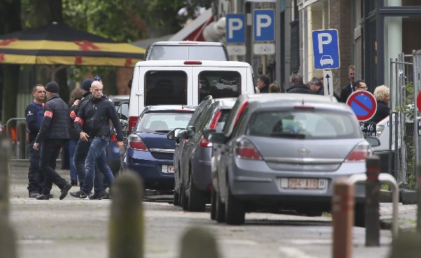 Autoridades de Bélgica lanzaron una amplia operación antiterrorista en Brselas. (Foto Prensa Libre: EFE)