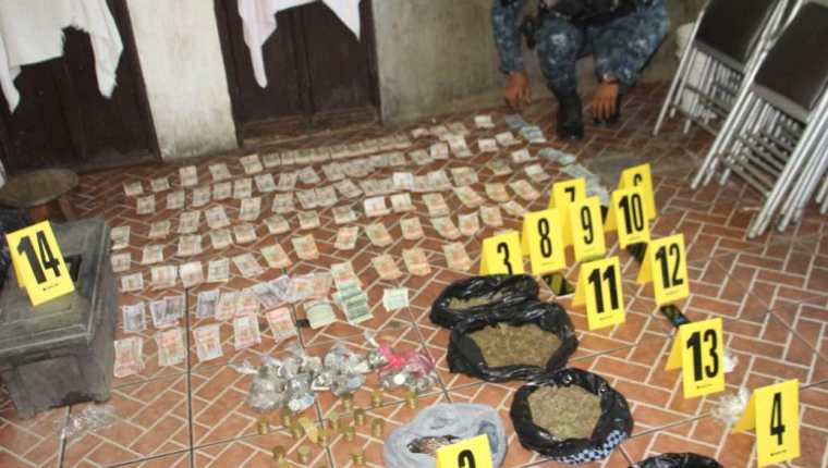 Autoridades hallan droga en inmuebles de Zacapa. (Foto Prensa Libre: PNC)