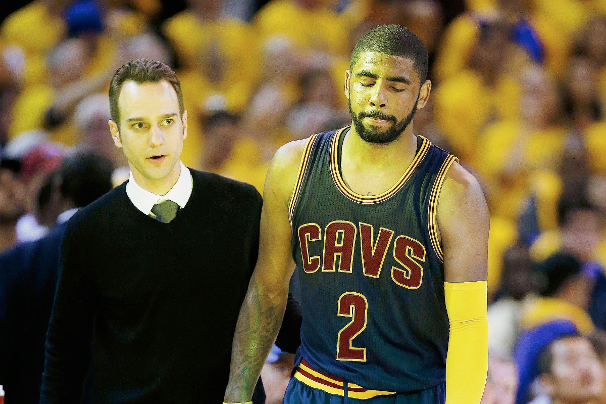 Kyrie Irving se perderá el resto de la postemporada de la NBA. (Foto Prensa Libre: AFP)