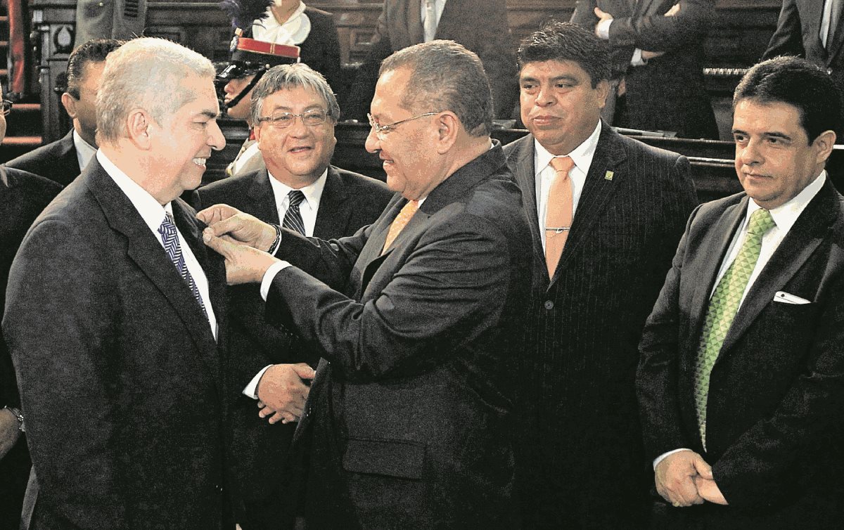 Luis Rabbé al ser juramentado presidente del Congreso en enero de 2015. (Foto Prensa Libre: Hemeroteca PL).