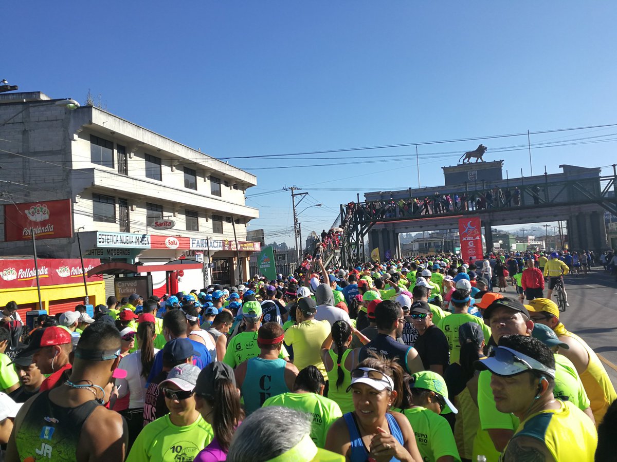 Mañana más de 2 mil corredores participarán en la medio maratón Xela 21K. (Foto Prensa Libre: Fred Rivera)
