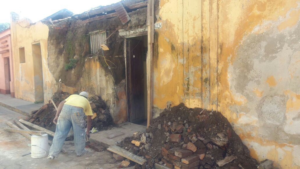 Una vivienda resultó dañada en Xela por el sismo de 6.2 grados registrado a 78 kilómetros de Retalhuleu. (Foto Prensa Libre: María José Longo)
