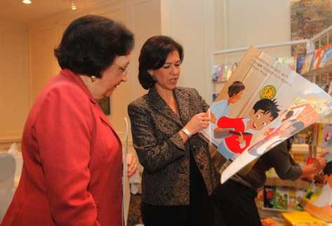 Ministra Cynthia del Águila y secretaria ejecutiva de Asíes, Raquel Zelaya. (Foto Prensa Libre: Óscar Rivas)