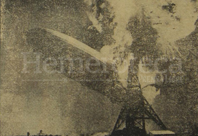 El dirigible Hindenburg en llamas en 1937. (Foto: Hemeroteca PL)