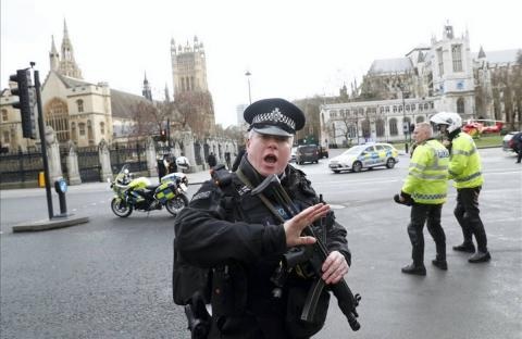 Detienen a siete personas por atentados en Londres. (Foto Prensa Libre: AP)