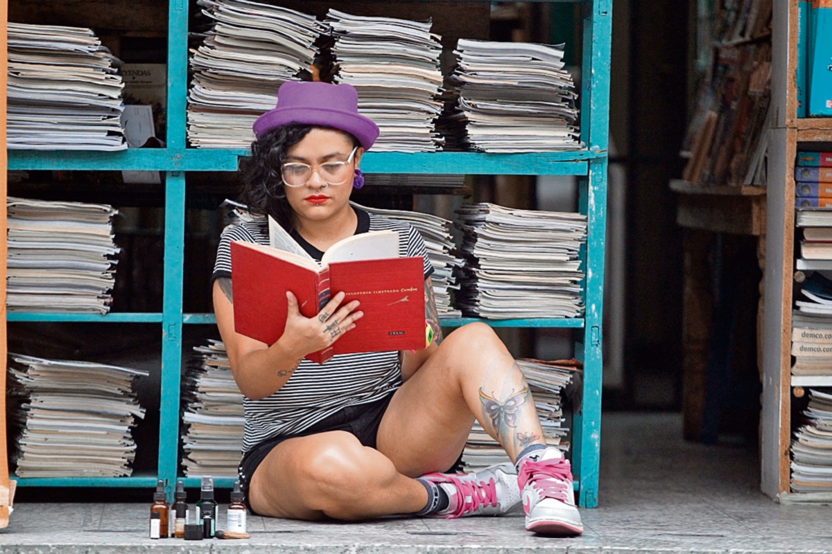 La artista habla de su realidad como mujer y artista por medio de sus líricas. (Foto Prensa Libre: Keneth Cruz)