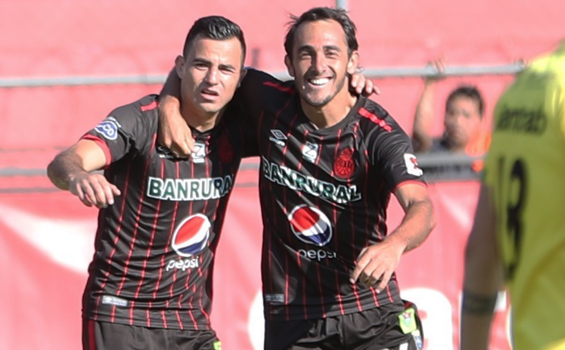 Gastón Puerari y Marco Pablo Pappa fueron fundamentales en el triunfo de Municipal. (Foto Prensa Libre: Jorge Ovalle)