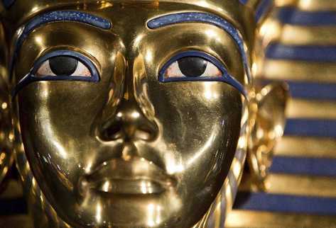 Así es la máscara funeraria del faraón egipcio que forma parte de la muestra Tutankamón, su tumba y sus tesoros, que se exhibe este mes en Núremberg, Alemania.