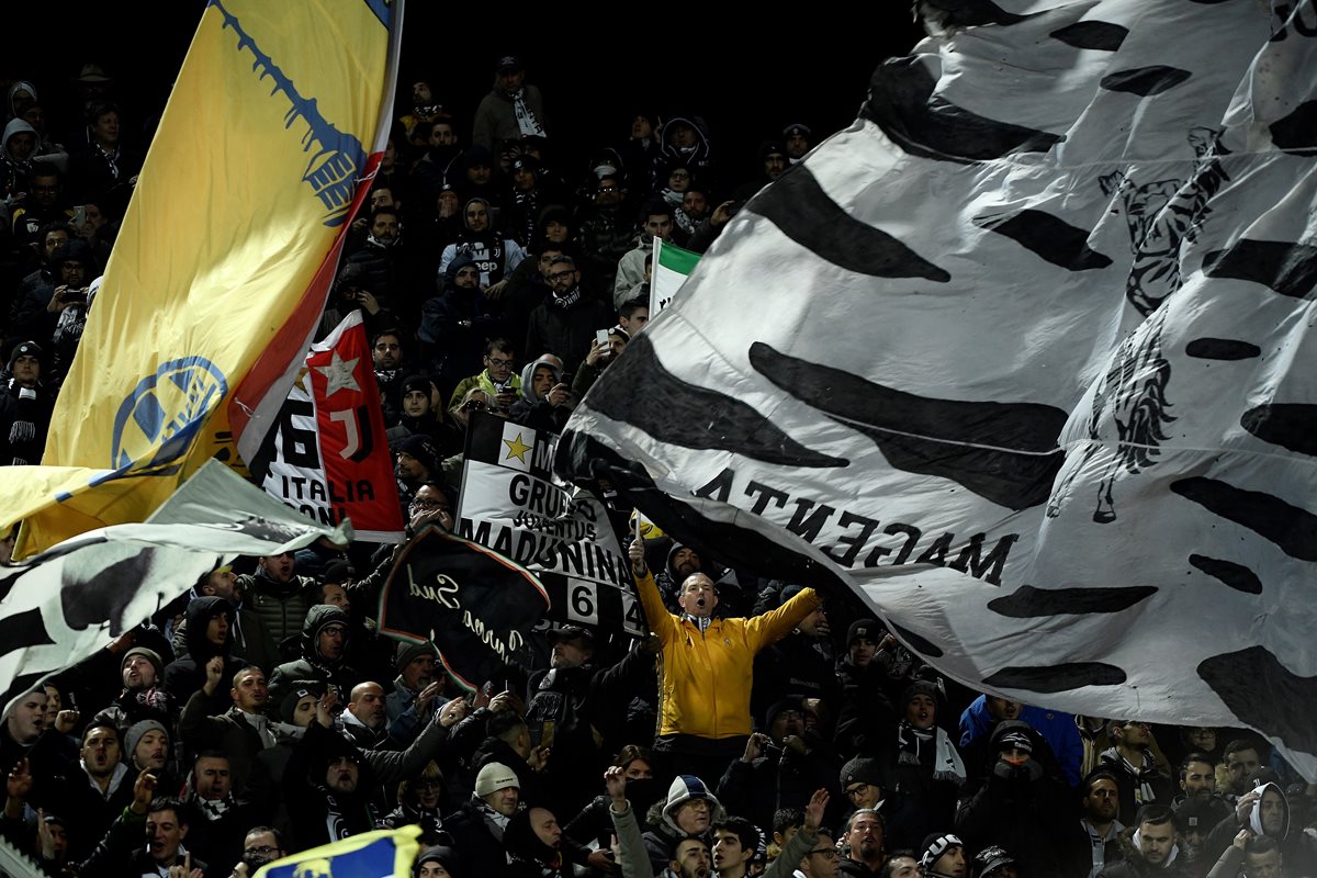 Los aficionados de la Juventus viajaron a Florencia para apoyar a su equipo. (Foto Prensa Libre: AFP)