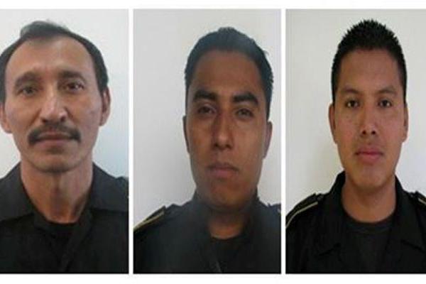 Los tres agentes de la Deic capturados en Casillas, Santa Rosa. (Foto Prensa Libre: Cortesía PNC) <br _mce_bogus="1"/>