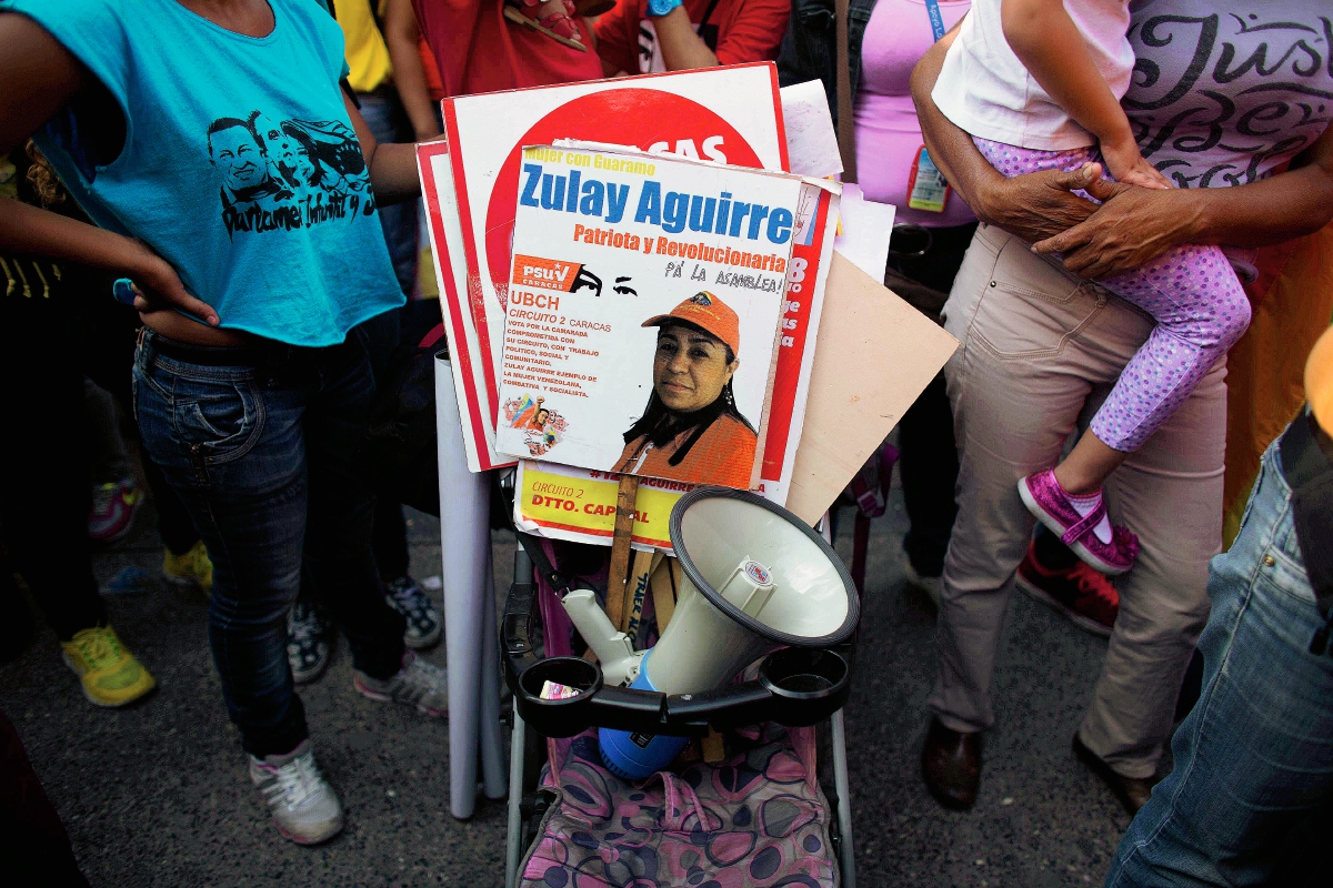 Hasta ayer algunos políticos hacían campaña. (Foto Prensa Libre:AP)