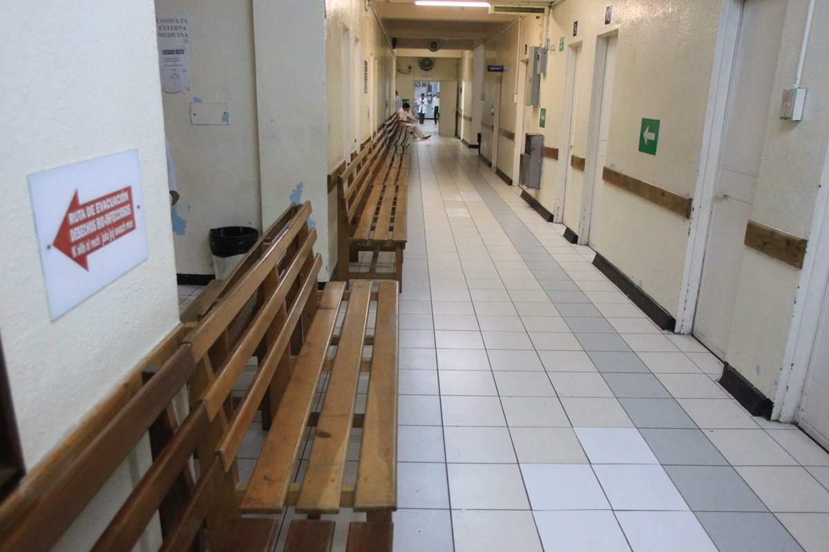 En el Hospital Roosevelt no se atiende consulta externa desde el 4 de noviembre. (Foto Prensa Libre: Hemeroteca PL)