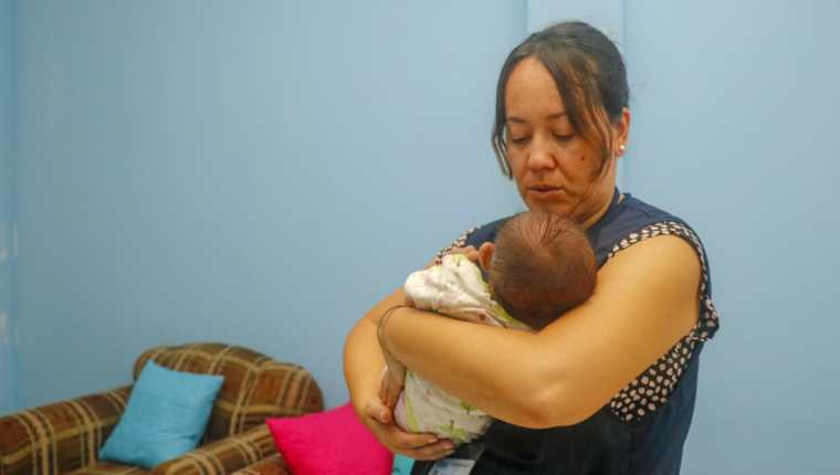 Rescatan A Bebe De 6 Meses Porque Su Madre Bebia Licor En Una Cantina Prensa Libre Rescatan A Bebe De 6 Meses Porque Su Madre Bebia Licor En Una Cantina Prensa Libre