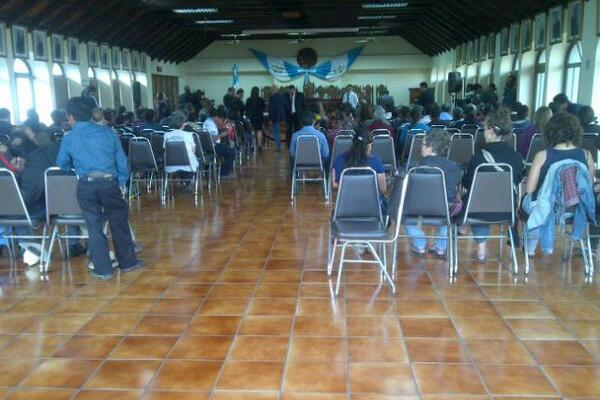 Familiares de las víctimas del conflicto armado asistieron a la vista pública. (Foto Prensa Libre: Byron Vásquez)