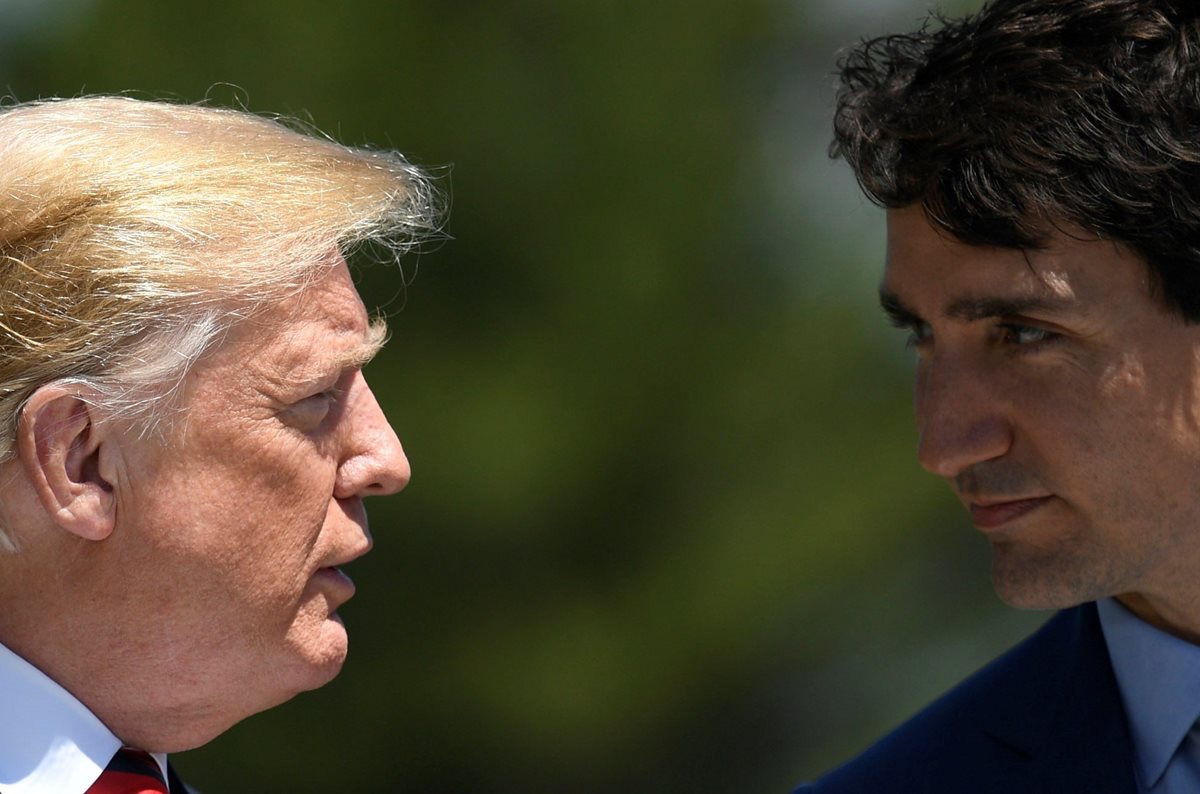 El presidente de Estados Unidos, Donald Trump, retiró su apoyo al comunicado final de la cumbre del G7, en desacuerdo con declaraciones del primer ministro de Canadá, Justin Trudeau. (Foto Prensa Libre: EFE)