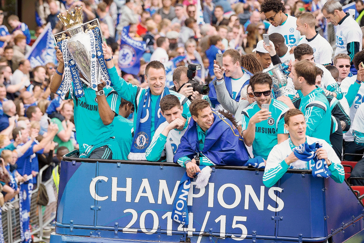 Miles de aficionados festejaron el título con el Chelsea este lunes.  (Foto Prensa Libre: AFP)