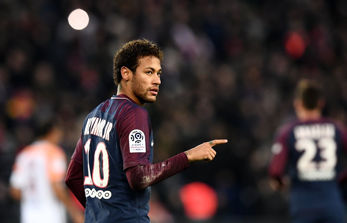 Neymar volvió a marcar un penalti con el PSG, en el partido de este sábado. (Foto Prensa Libre: AFP)