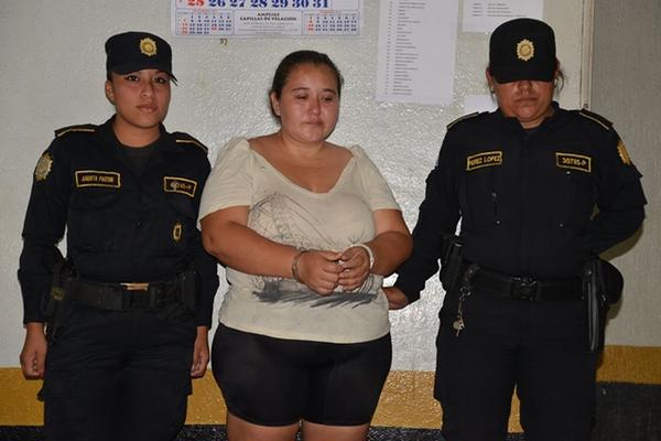 Jakelin Noemi del Carmen Quiñonez Alfaro fue enviada a prisión preventiva. (Foto Prensa Libre: Omar Méndez).