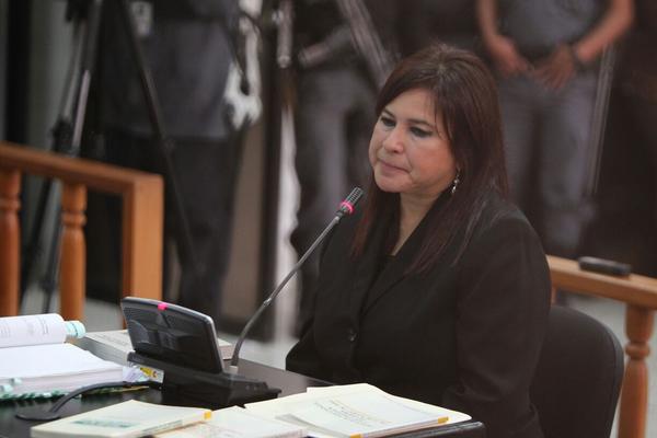 Perito rinde informe ante Tribunal que juzga la quema de la embajada de España. (Foto Prensa Libre: P. Raquec)<br _mce_bogus="1"/>