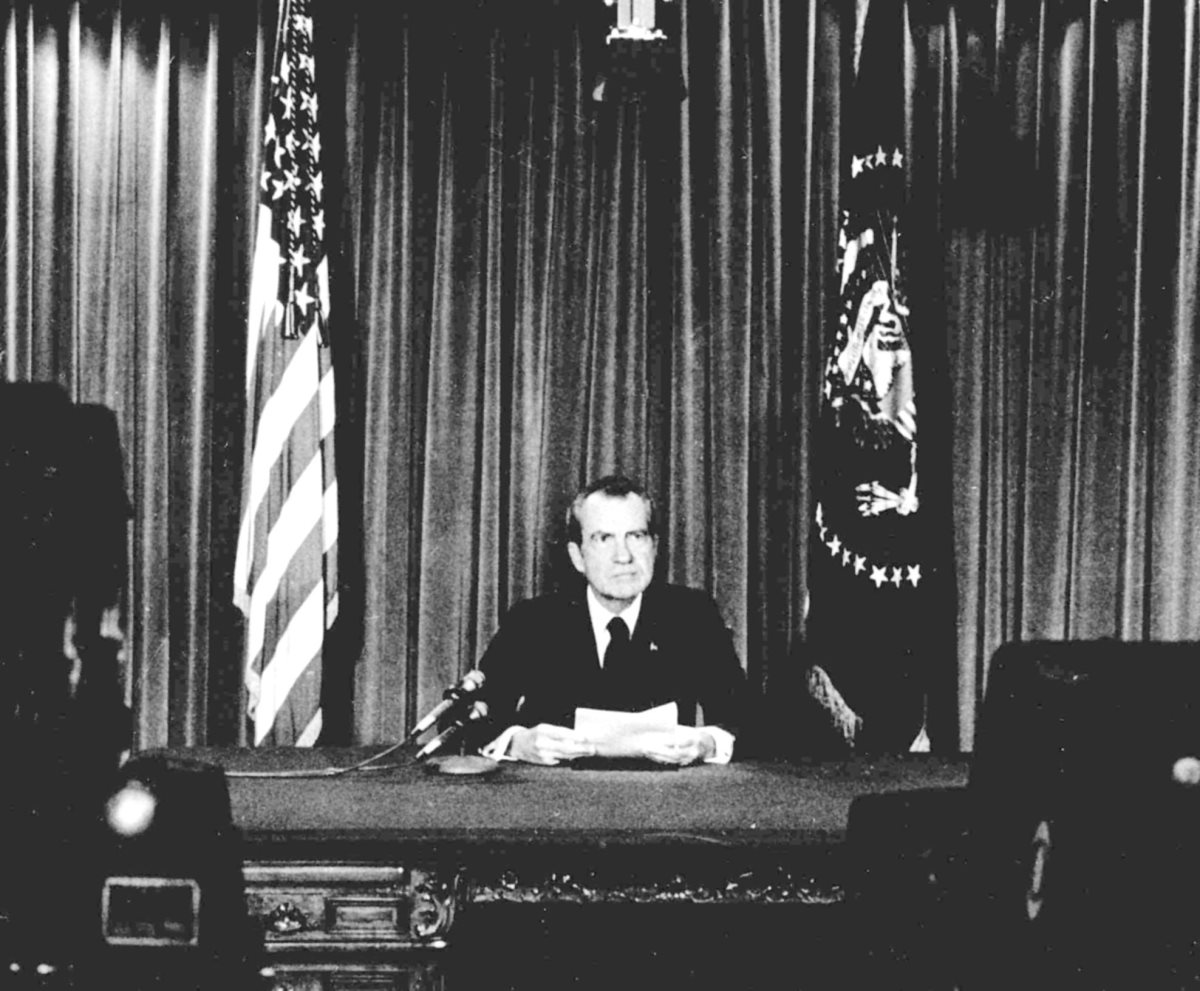 Presidente Nixon anuncia su renuncia mediante un mensaje televisivo desde la Casa Blanca el 8 de agosto de 1974. (Foto: AP)