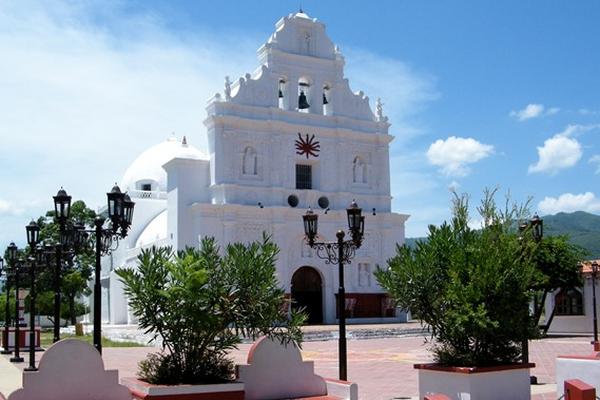 La construcción del templo católico de San Cristóbal Acasaguastlán fue terminada en 1654. (Foto Prensa Libre: Héctor Contreras)