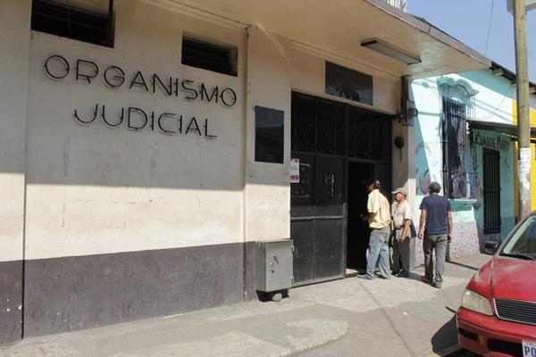 Juzgado de la ciudad de Escuintla a donde fue trasladado Amílcar Horacio Gómez, quien capturado en Puerto San José. (Foto Prensa Libre)