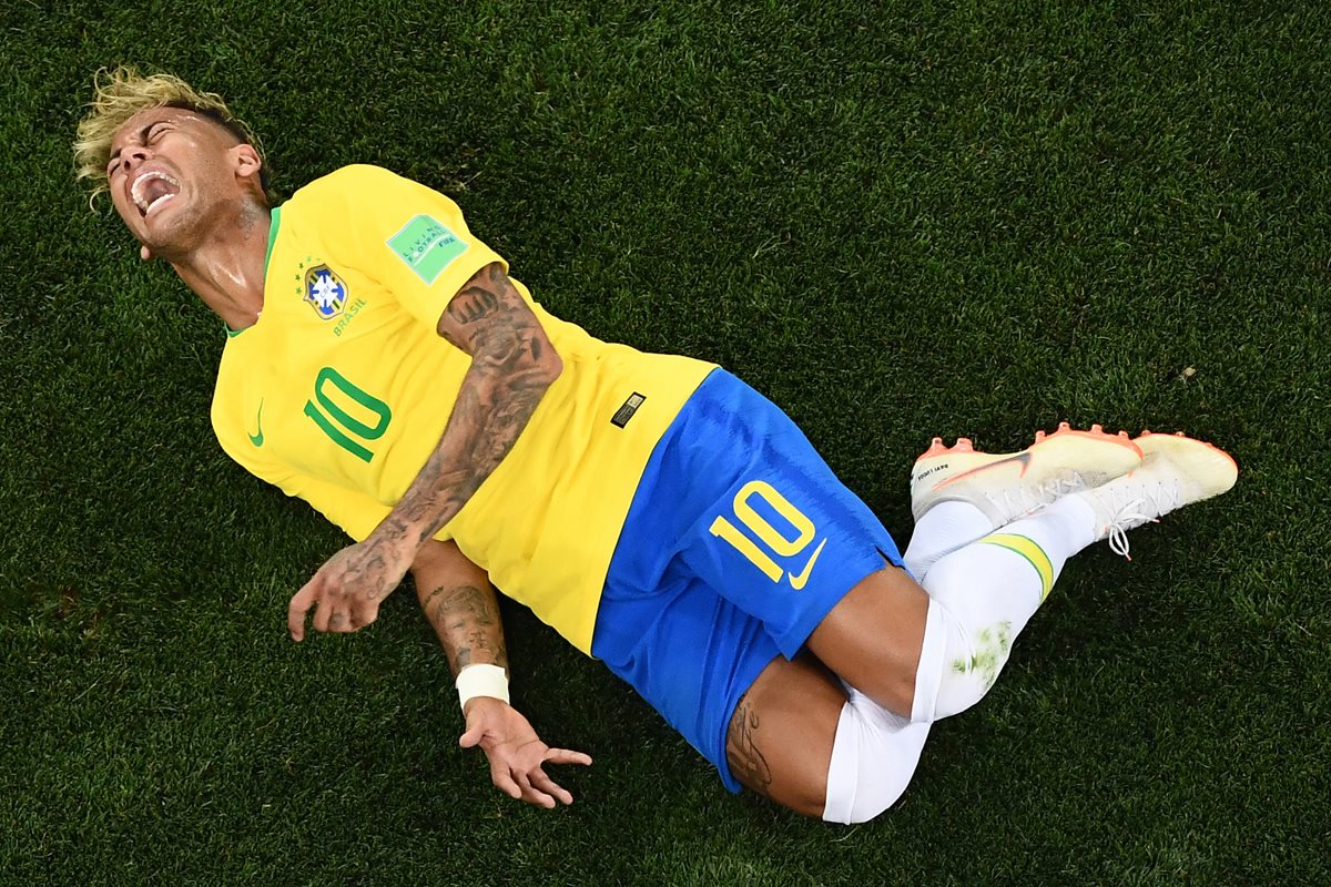 Pelé admitió que fue difícil defender a Neymar durante la Copa del Mundo de Rusia 2018. (Foto Prensa Libre: AFP)