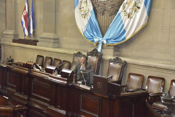 Solo 68 diputados acudieron a la sesión. (Foto Prensa Libre: Archivo)