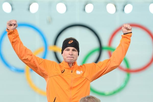 Kramer y dos compatriotas coparon el podio, dejando en claro la hegemonía holandesa en patinaje. (Foto Prensa Libre: AFP)