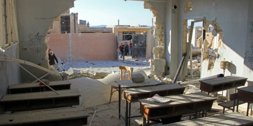 Mueren 22 niños en bombardeo contra escuela en Siria. (Foto Prensa Libre: AFP)