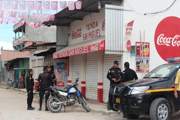 El propietario de una abarrotería murió baleado en Santa Elena, Flores, Petén. (Foto Prensa Libre: Rigoberto Escobar)