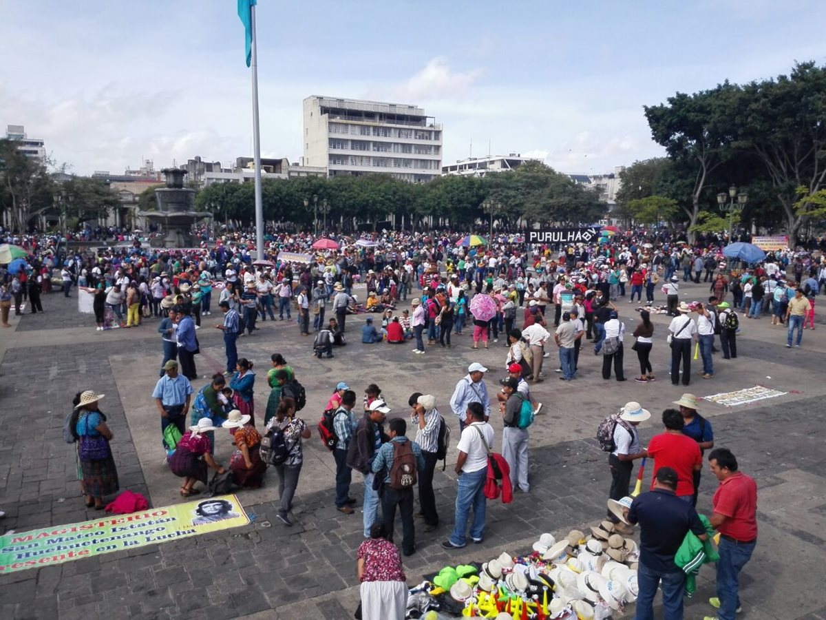 La mayoría de maestros que se presentaron a manifestar son de Alta y Baja Verapaz. (Foto Prensa Libre: E. Paredes)