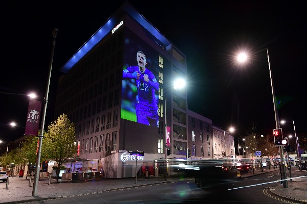 La ciudad de Leicester vive la alegría por ser el campeón de la Premier League. (Foto Prensa Libre: AFP)