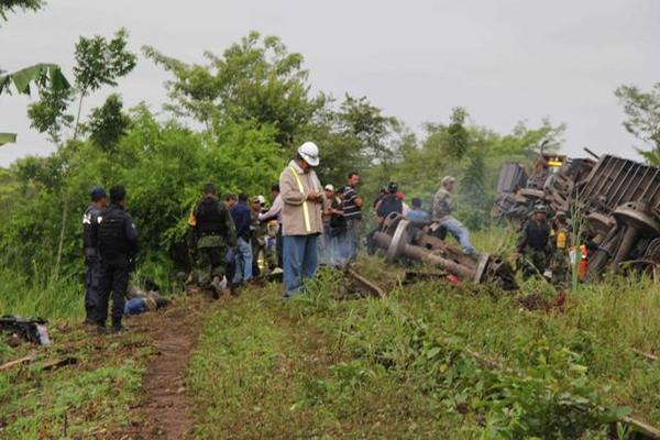 Descarrilamiento del tren de carga conocido como "La Bestia". (Foto Prensa Libre: EFE)
