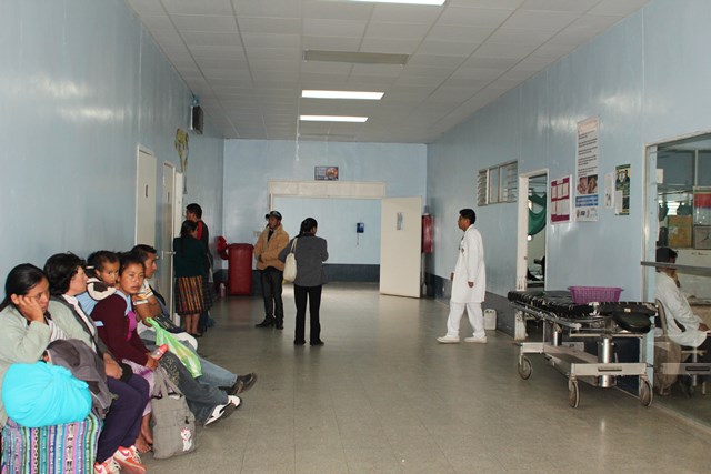Los hospitales están regulando las atenciones por falta de insumos y medicamentos. (foto Prensa Libre: Hemeroteca PL)