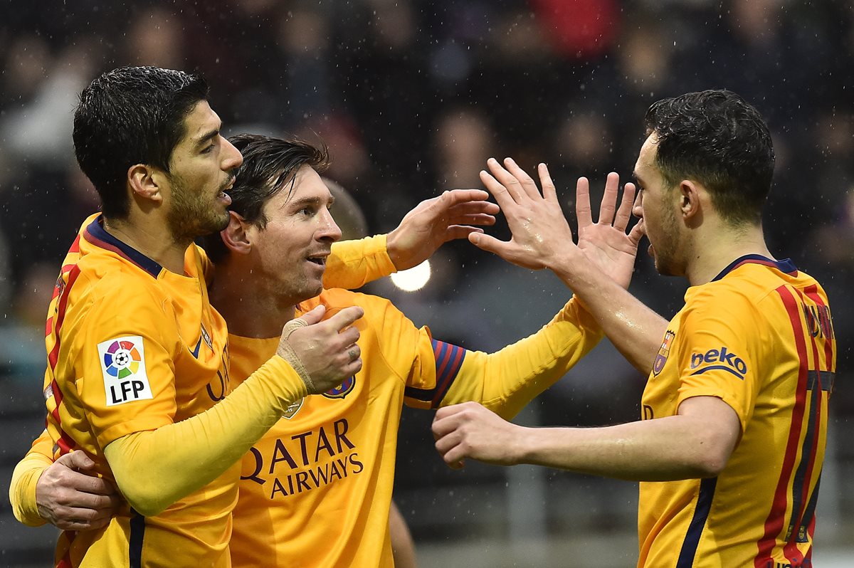 El Barcelona derrotó al Eibar y sigue en el primer lugar de la clasificación de la Liga Española. (Foto Prensa Libre: AP)